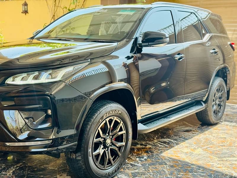 Toyota Fortuner 2023 3