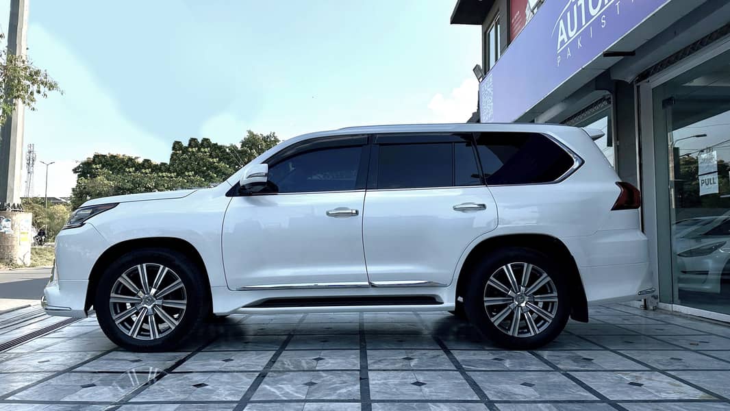 Lexus LX 570 - 2016 4