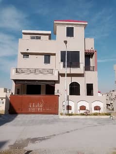 This Is 3 Unit 3 Storey 7 Bed Back Open House For Sale