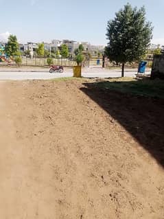 10 marla plot park face hight locations bahria phase 8 F1 block