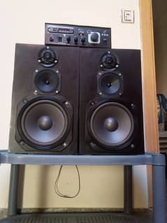 AMPLIFIER AND SOUND SYSTEM