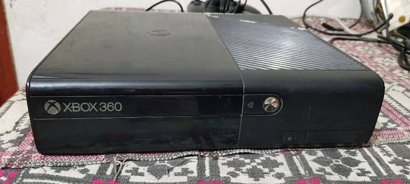 XBox 360 E 7