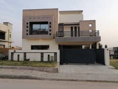 10 Marla House For Sale Used Near Milk Rayaz Misjid In Bahria Phase 8