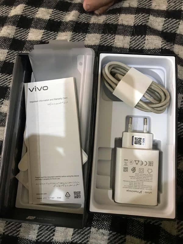 vivo v30e Box 3