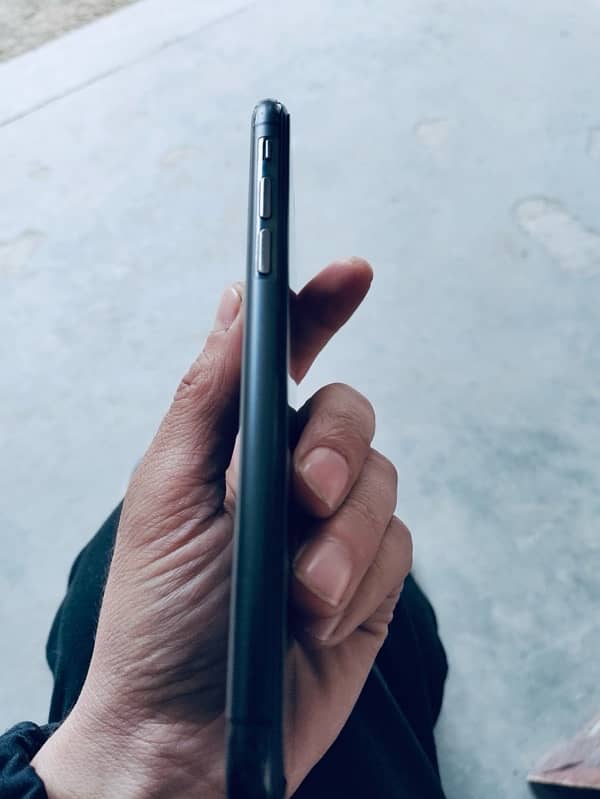 iPhone XS 3