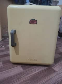 Mini Fridge (Freezer)