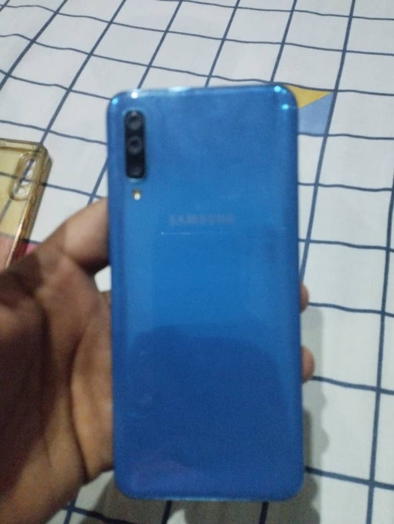 Samsung Mobile A50 2