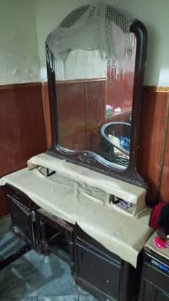 good condition dressing table