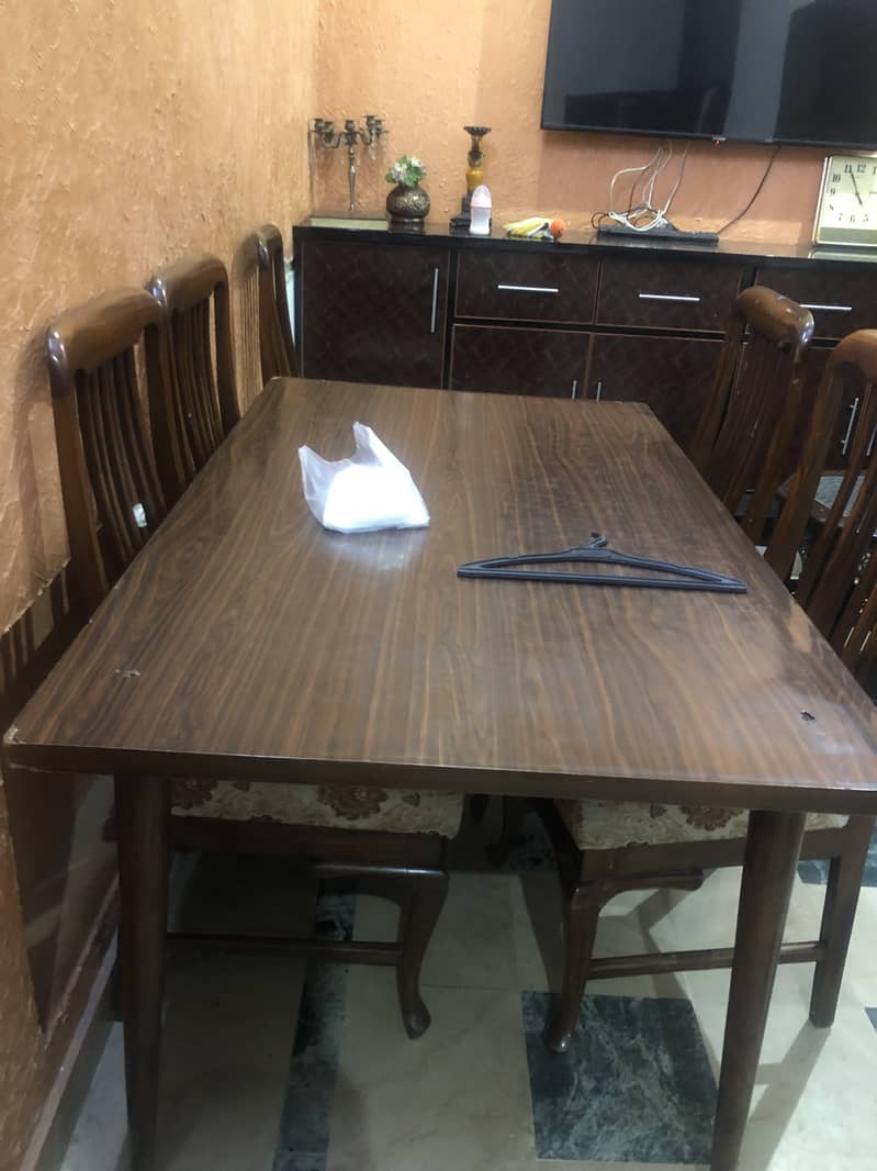 Dining table 0