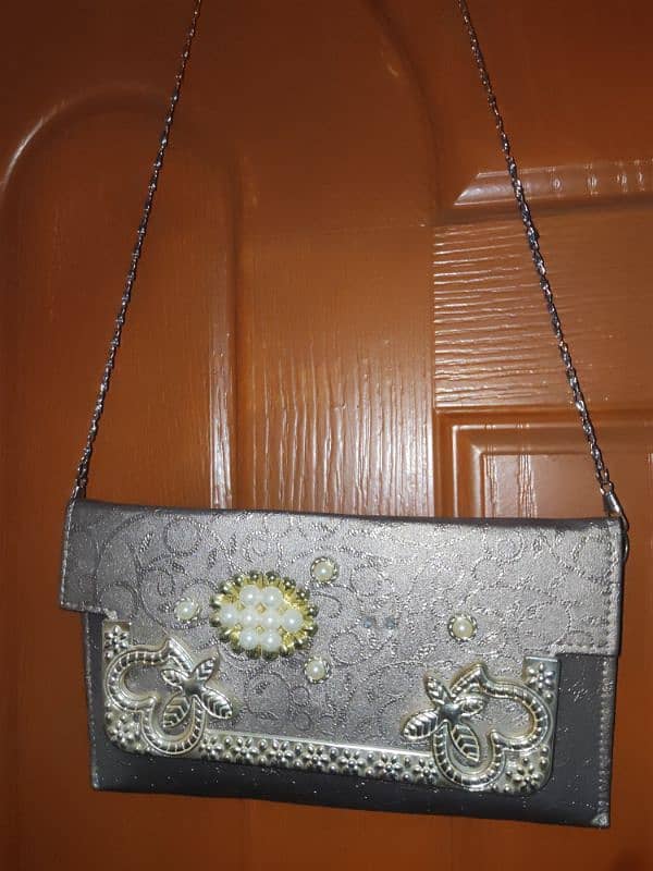 HANDBAGS  PRICE 250 5