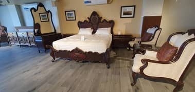 CLASSIC SOLID WOOD BED