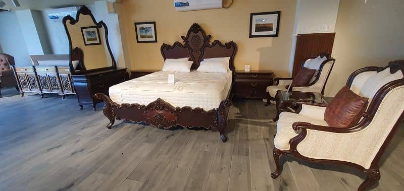 CLASSIC SOLID WOOD BED 0