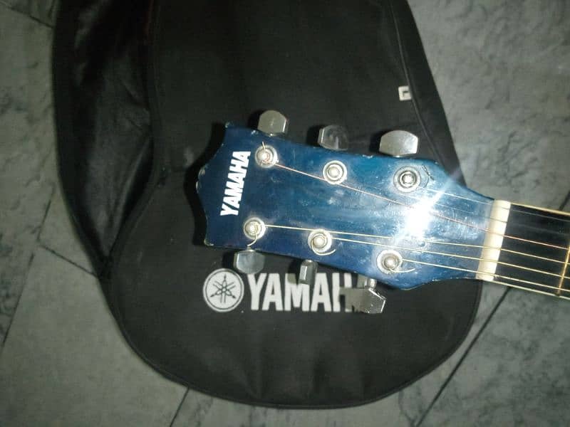 YAMAHA Guitar 2