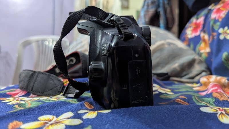 Canon 1300d only body 2