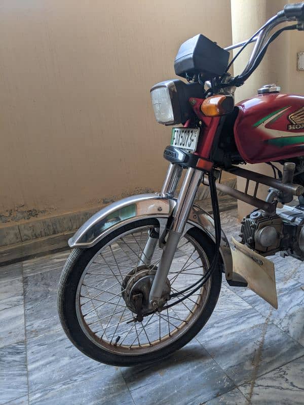 Honda CD 70 (2015) 3