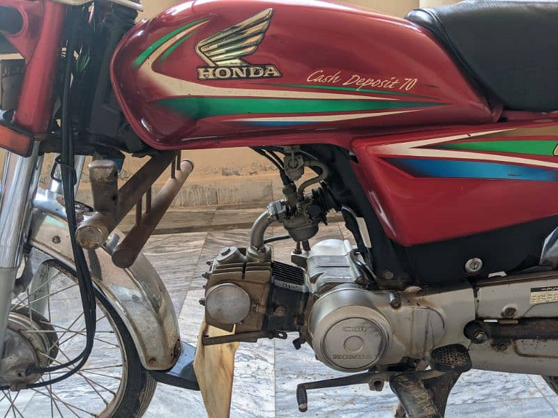 Honda CD 70 (2015) 4