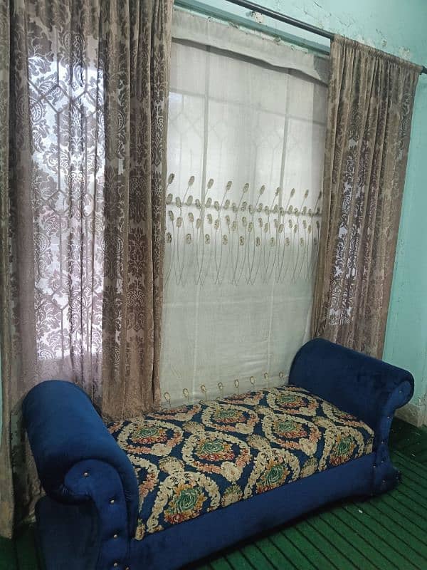 two seater setty/ couch 0
