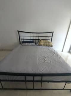 king size bed with mattress