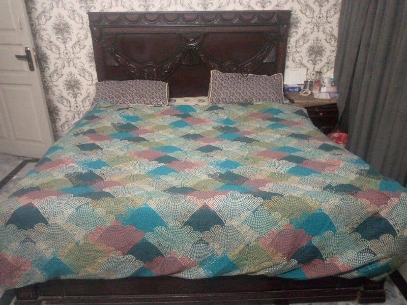 King size bed reason able price with mattress 0