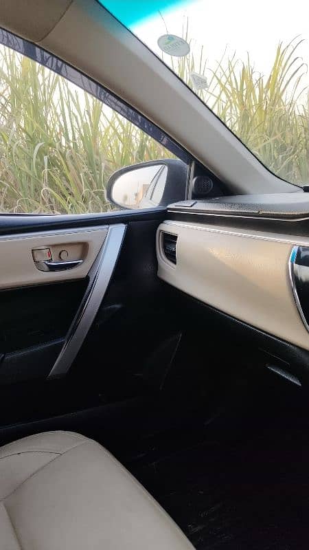 Toyota Corolla Altis Grande 2015 10