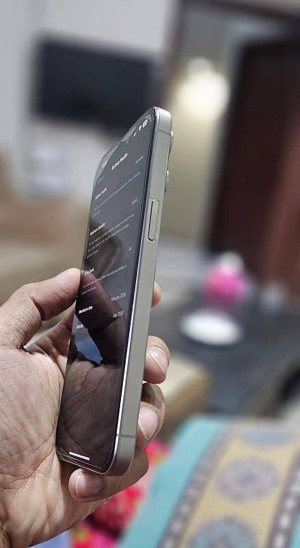 iphone 15 pro max FU 100 health 4 month sim time 4