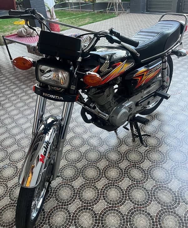 Honda Black 125 1