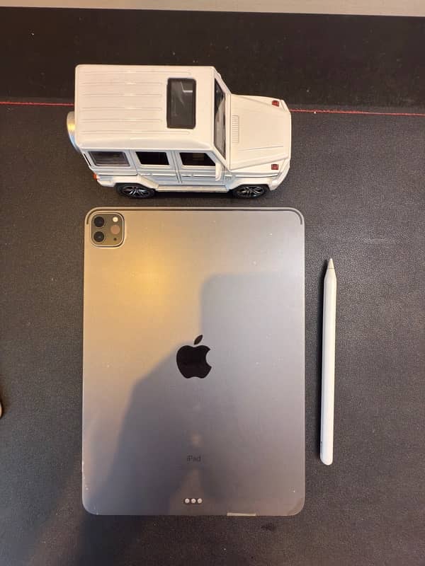 Ipad Pro m1 256gb 2021 (3rd Generation ) 11 inch With Keyboard /pencil 2