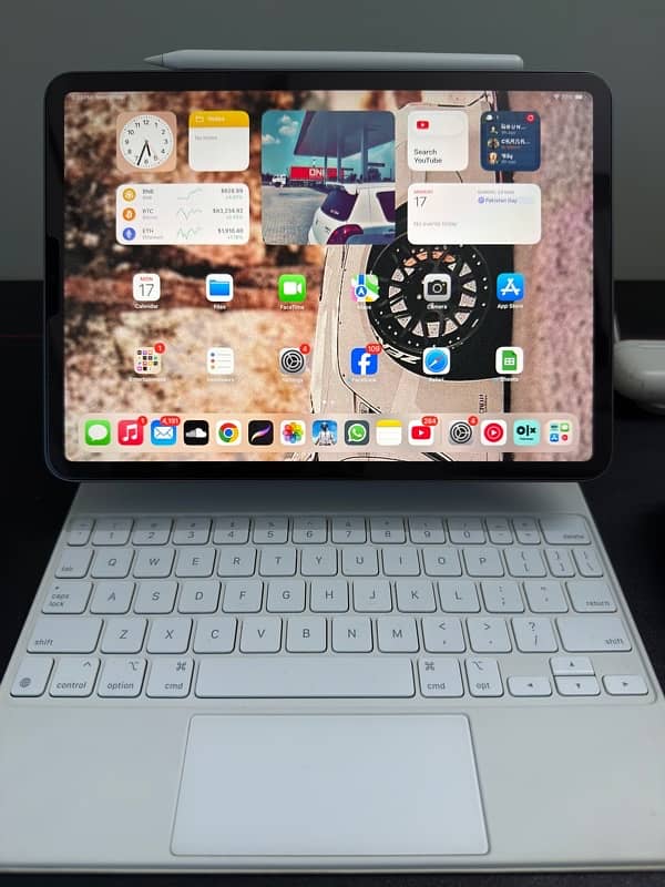 Ipad Pro m1 256gb 2021 (3rd Generation ) 11 inch With Keyboard /pencil 8