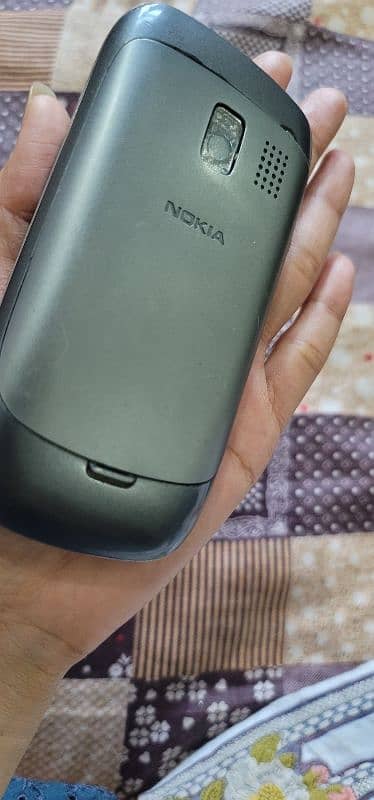 Nokia Asha 302 mobile 1