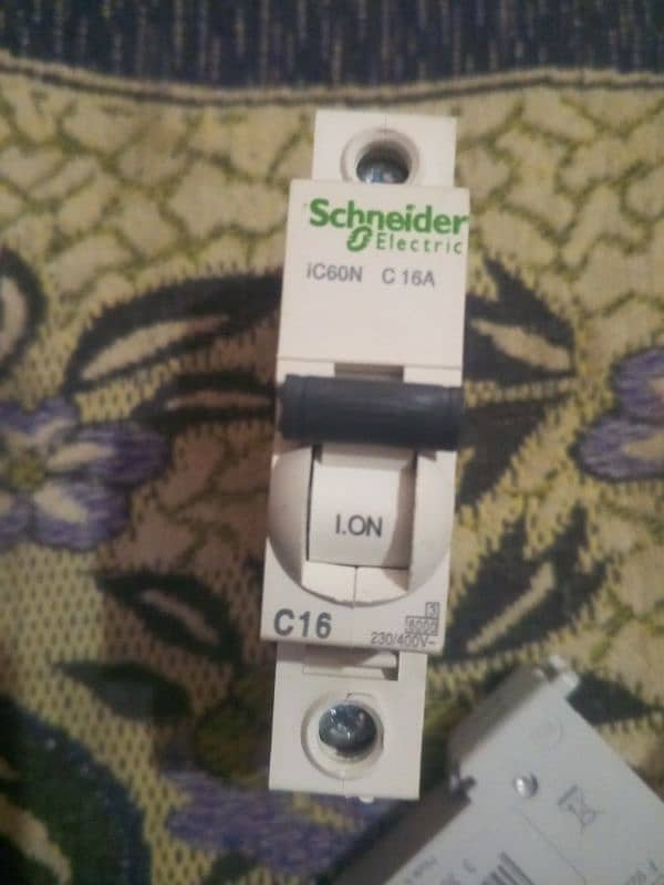 Schneider breaker C16 0