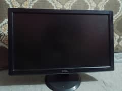 DELL ST2310 "24 inches" VGA, DVI-D, HDMI (barely used)