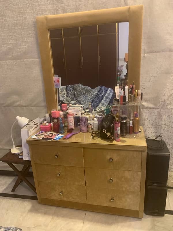 dresser 1