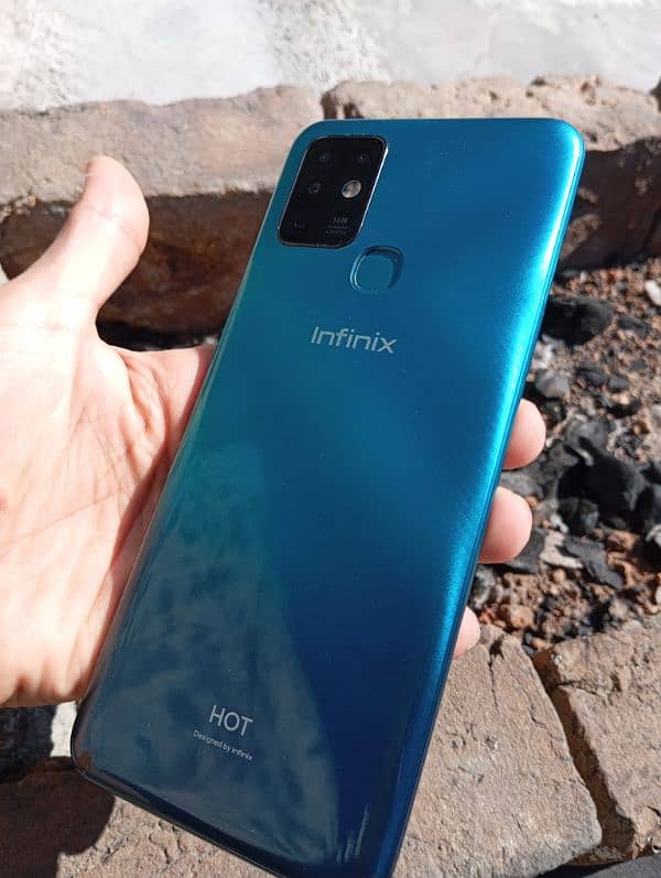 Infinix hot 10 4/64 1