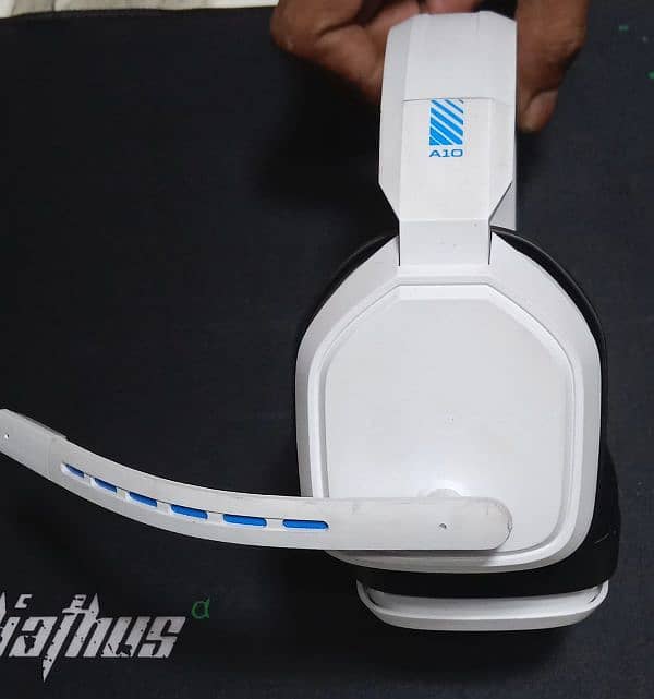 Logitech's Astro A10 Wired Gaming Headset 4