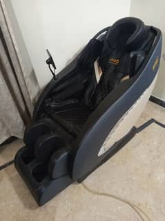 Massage chair (ZERO U GALAXY PLUS), barely used and fully functional.