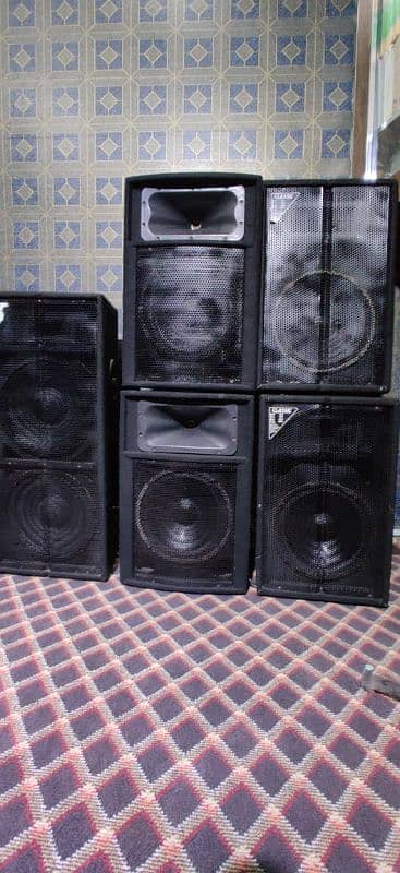 5 speakers 1 Amplifier 4