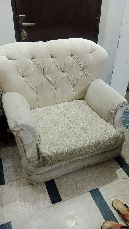 A sofa set of 3,2,1 in new condition. . . 0