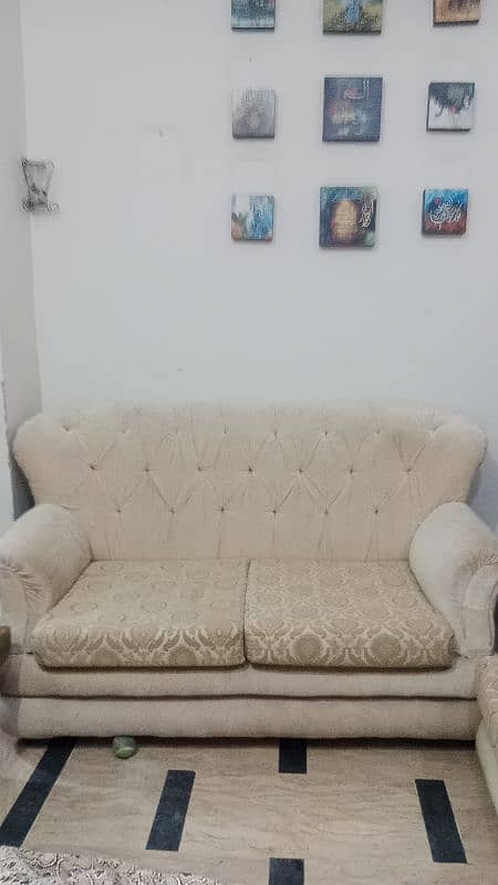 A sofa set of 3,2,1 in new condition. . . 1