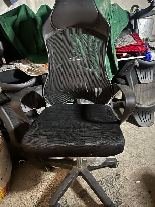 Good condition chairs 0