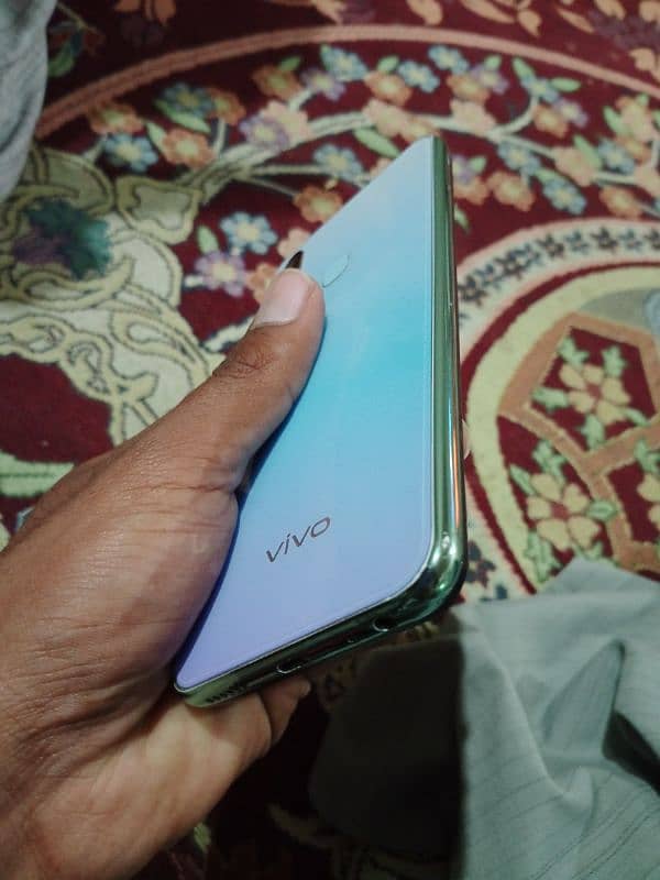 vivo y17  punch 2