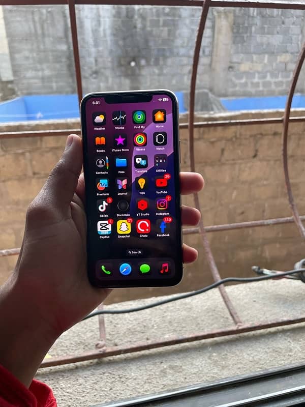 iPhone 11  pro 1