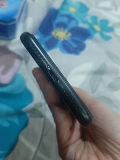 iPhone XR used but in good condition