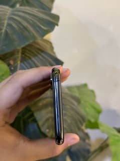 iphone xs black colour