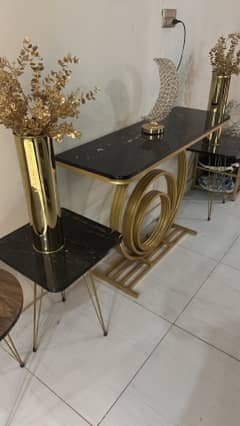 Console | Mirror | Centre tables | Decor | Chairs