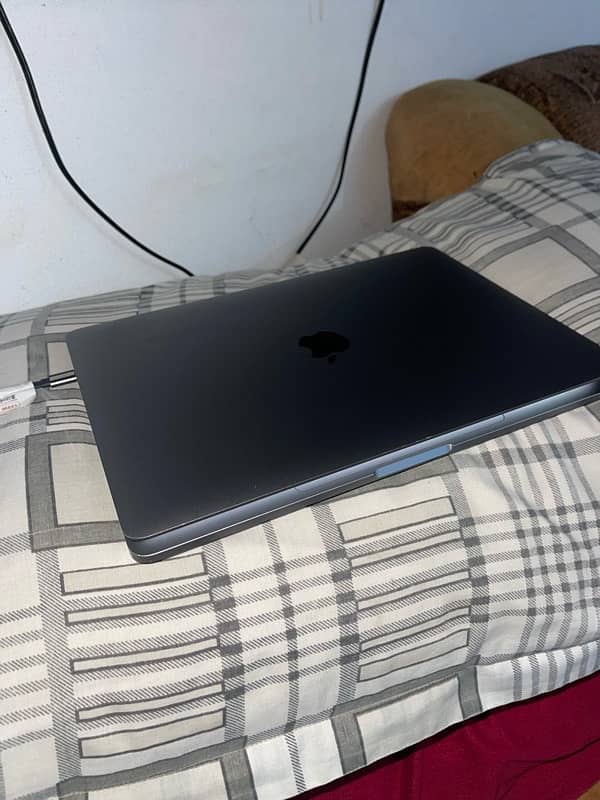 macbook m1 pro 1