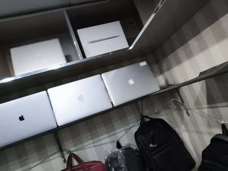 i7 i9 M1 M2 M3 Apple MacBook Qty available 2