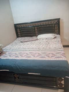 Bed (Furniture)