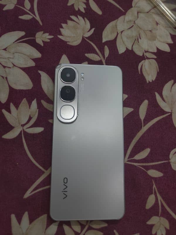 Vivo y200  for sale 0