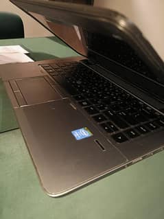 Hp elite book 840 g2 8gb ram and 256 ssd