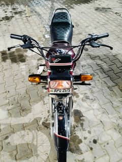 Honda 70cc Red colour My what's app 03204778273